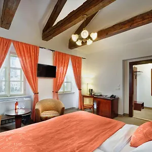 Otel Lippert, Prag